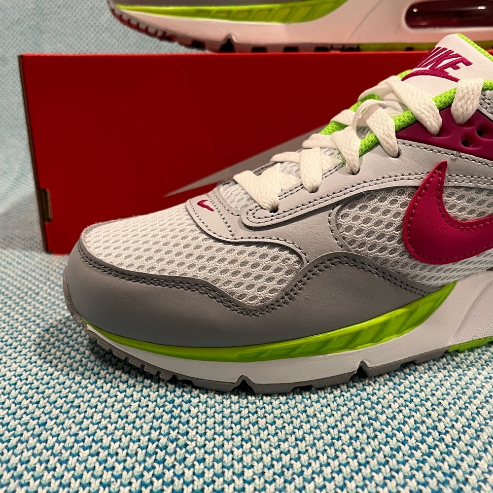 NIKE Women’s Air Max Correlate Shoes - Picture 2 of 8